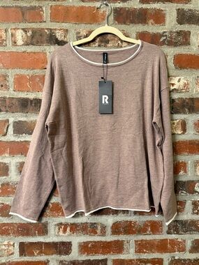 S41 - Lightweight Mauve Pullover with Contrast Trim